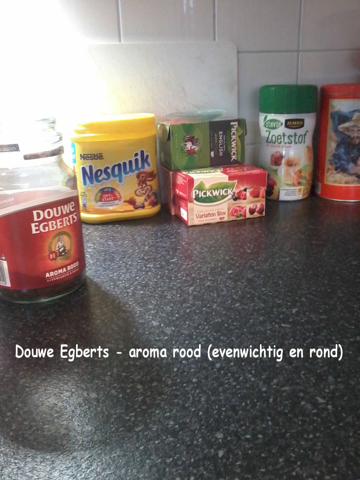Foto van oploskoffie - Douwe Egberts aroma rood (evenwichtig en rond)